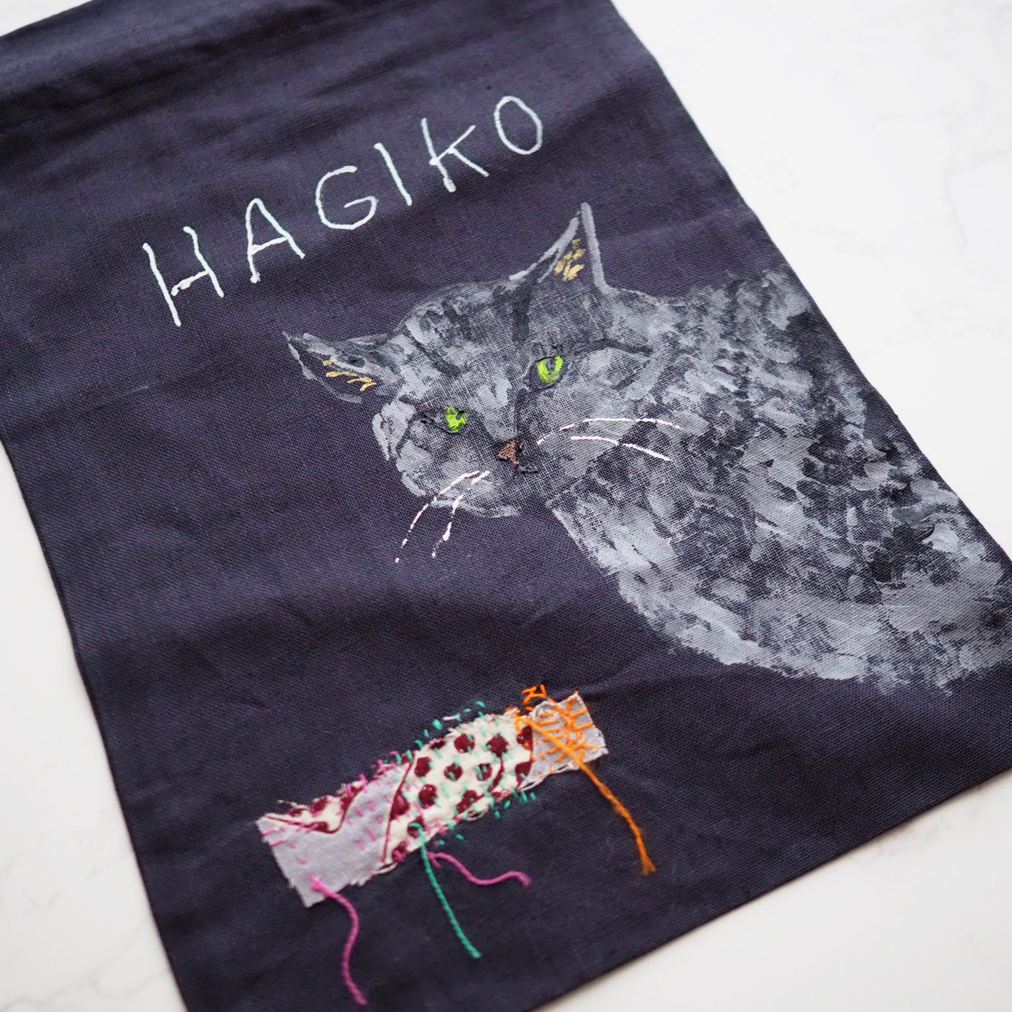 ハンドペイント＆ダーニング刺繍のUKIKI CATS 巾着