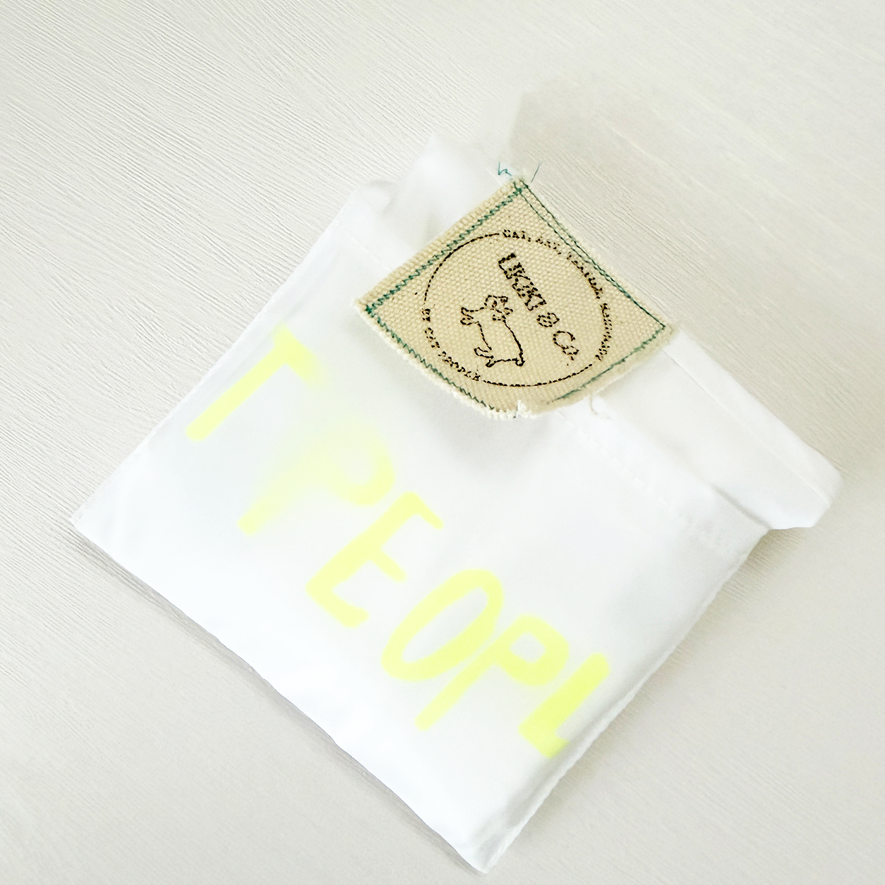 CAT PEOPLE コンビニバッグ NEVER CLEAN 折りたたみ収納時